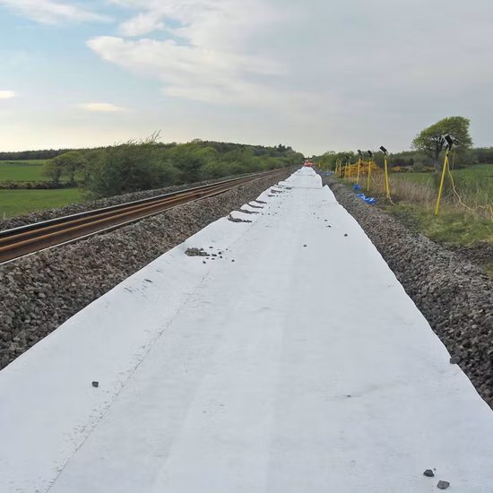 China Fabricante PP/Pet não tecido geotêxtil de tecido perfurado com agulha para construção de estradas em lago